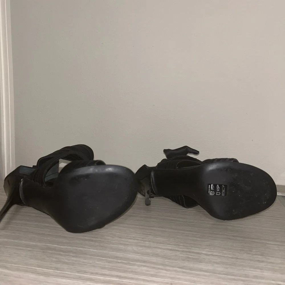 Giuseppe Zanotti - Satin Bow Black Sandals - 35 - Picture 6 of 11
